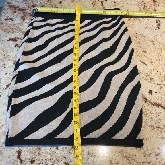 THE ONE CLOTHING MIDI SKIRT SIZE XL. - Picture 7 of 10